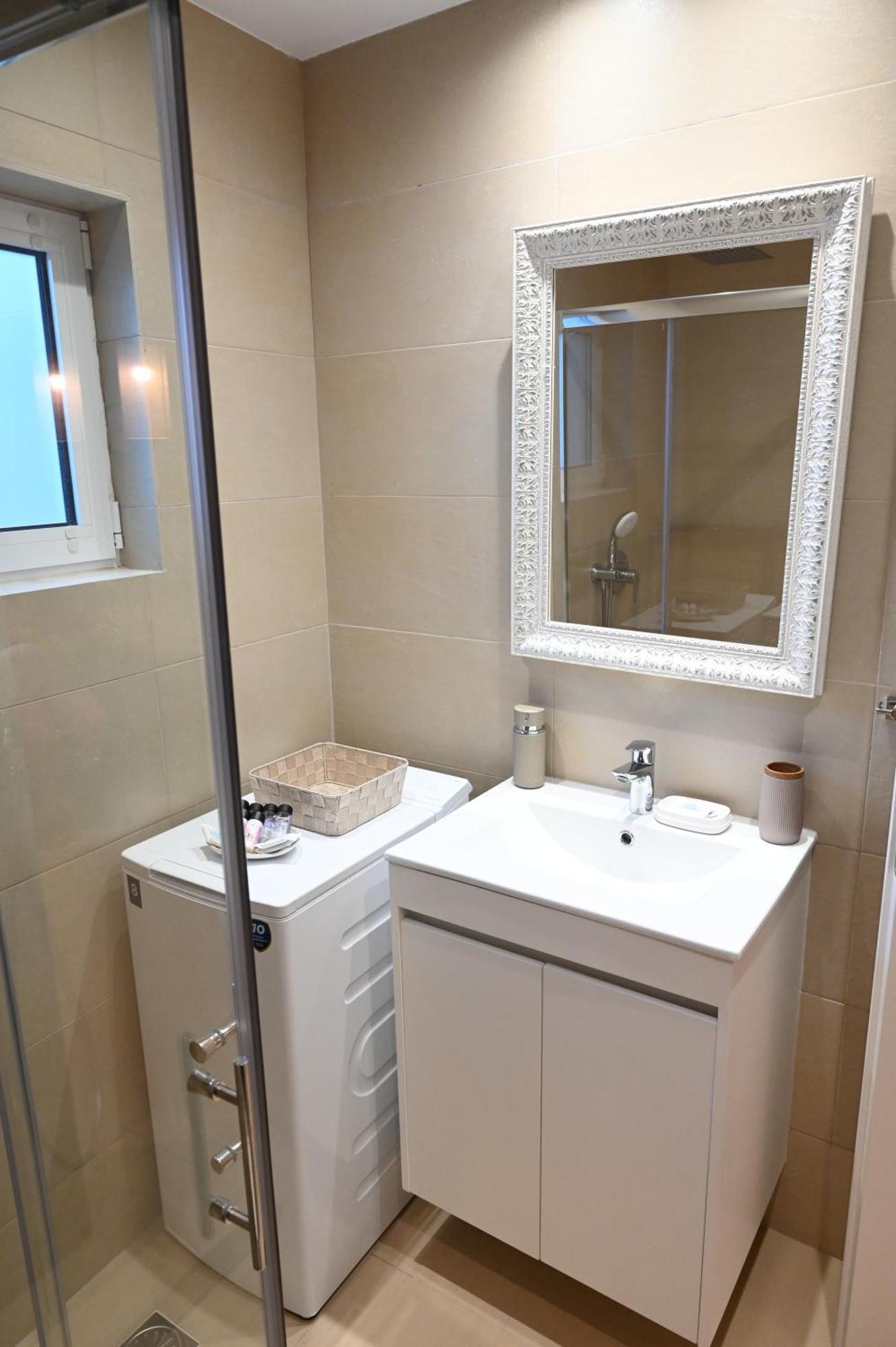 Evita'S Guesthouse Agia Marina Mikrolimanou Dış mekan fotoğraf