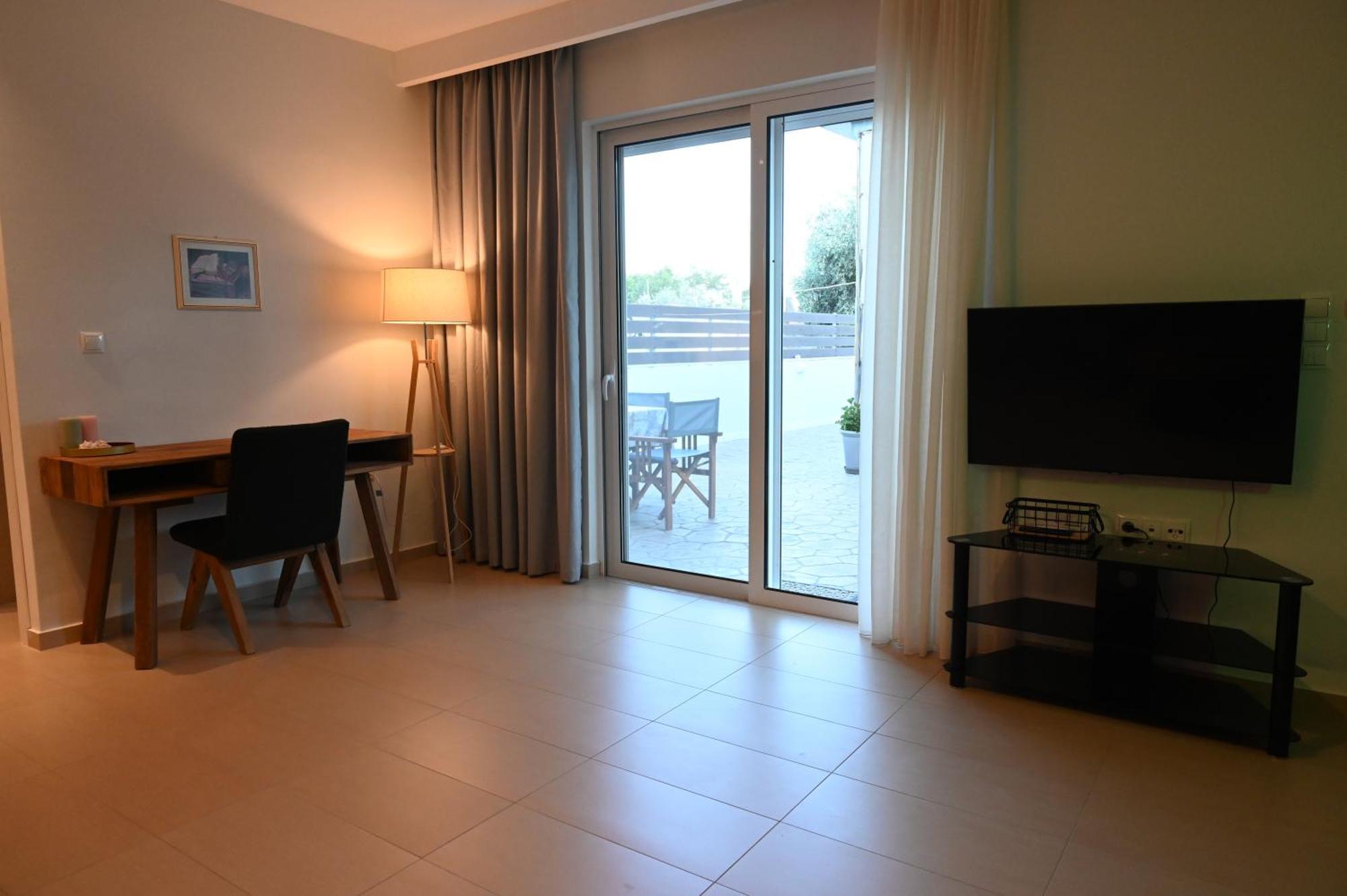 Evita'S Guesthouse Agia Marina Mikrolimanou Dış mekan fotoğraf
