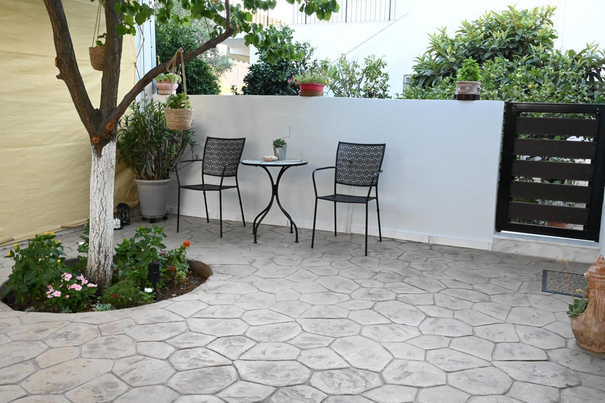 Evita'S Guesthouse Agia Marina Mikrolimanou Dış mekan fotoğraf